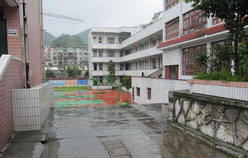 貴州省鎮遠縣都坪中學校