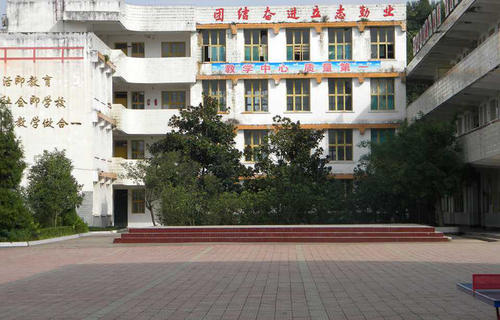 金堂縣隆盛鎮初級中學