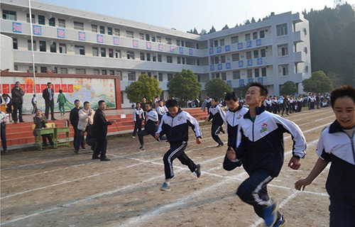三臺縣中新鎮初級中學校