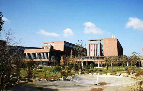 伊犁衛生學校
