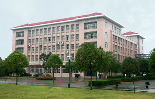 江油市戰旗鎮初級中學校