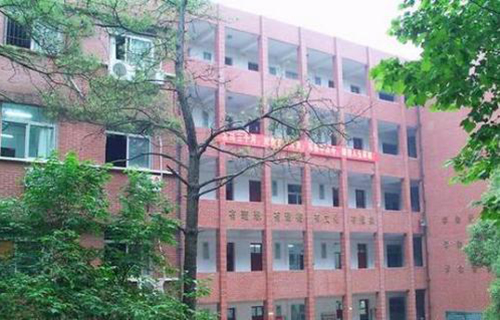 重慶市沙坪壩區曾家鎮初級中學校
