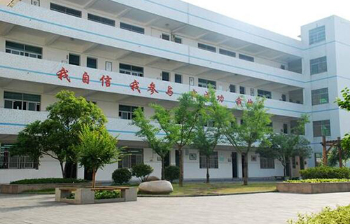 綿陽市涪城區龍門鎮初級中學