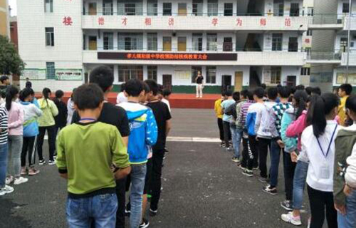 三臺縣光輝鎮初級中學校