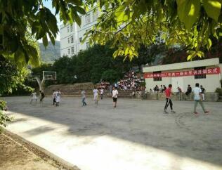 隆陽區瓦房中學
