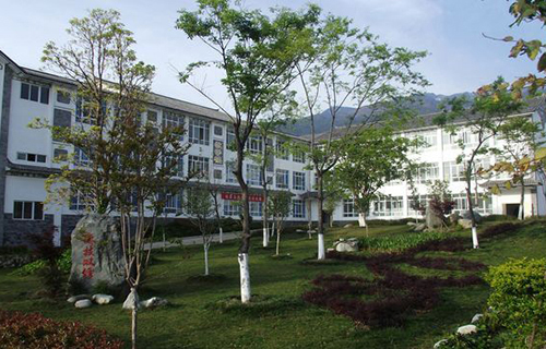 廣漢市雙泉鄉中學校