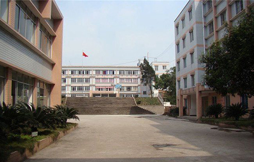 潼南縣崇龕鎮初級中學校