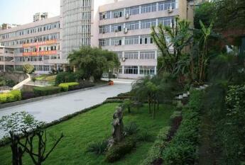 酉陽土家族苗族自治縣桃花源鎮小壩初級中學校