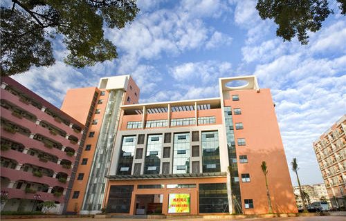 瑞麗市畹町經濟開發區畹町中學
