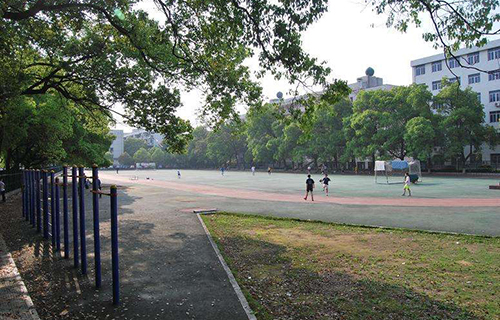 建水縣東壩鎮青云中學