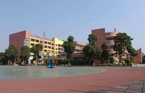 龍里縣貓場鎮中學