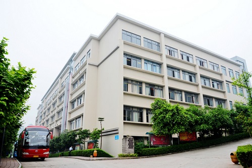 重慶輕工業學校2021年招生電話是多少