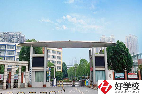長沙博雅衛生中等專業學校的學費標準是多少？