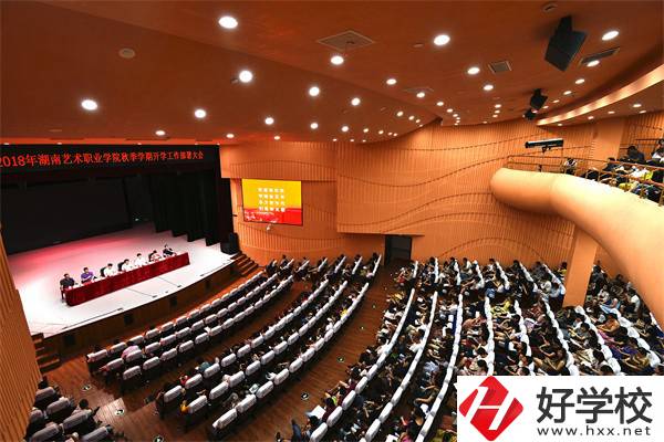 在湖南想學聲樂有什么學校推薦？聲樂專業好學嗎？