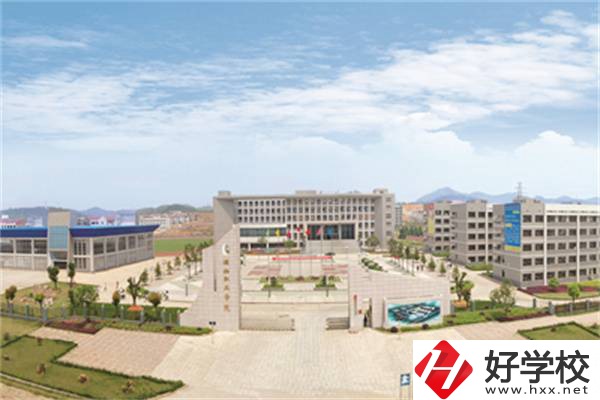 在婁底有開設航空專業的職校嗎？學航空專業有前途嗎？