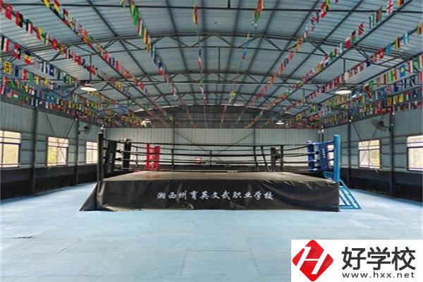 湖南省鳳凰縣有哪些中專？辦學特色是什么？