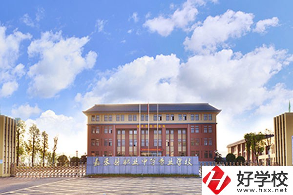 想在郴州市嘉禾縣中專職校讀書，選什么專業比較好？