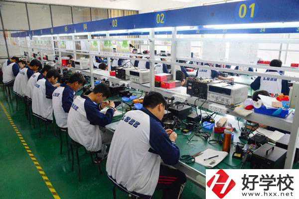 藍山縣職業中等專業學校實訓室