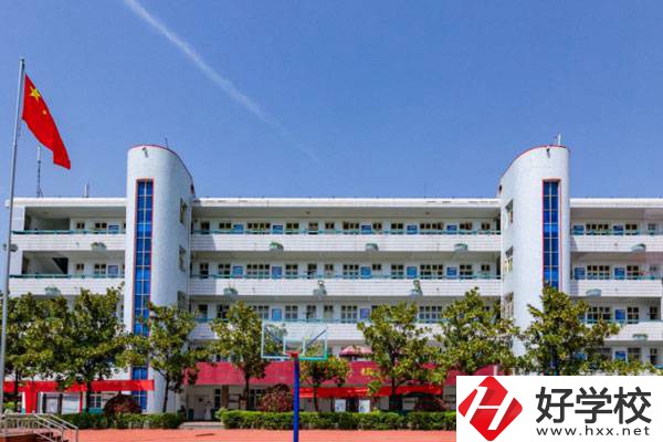株洲軌道交通職業技術學校是公辦還是民辦？環境如何？