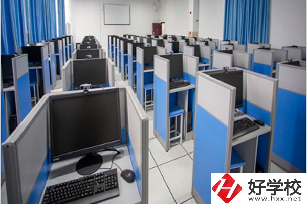 湘鄉市第一職業中等專業學校實訓室