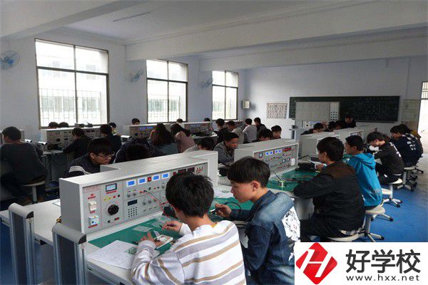 中鋼集團衡陽重機技工學校是公辦還是民辦？學費是多少？