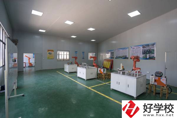 湘潭科技職業技術學校實訓室