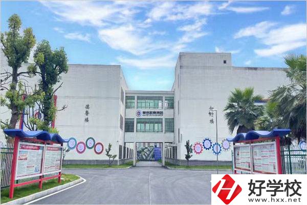 衡陽華岳學校是公立還是私立？學費是多少？
