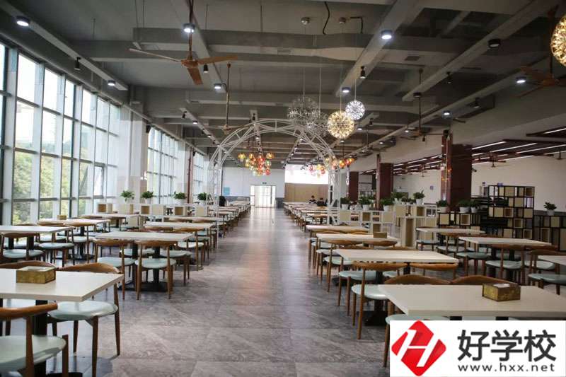 湖南民族職業學院(中職部)食堂