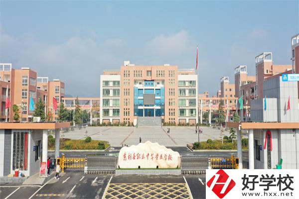 想在慈利學計算機類專業可以選擇哪所中專？
