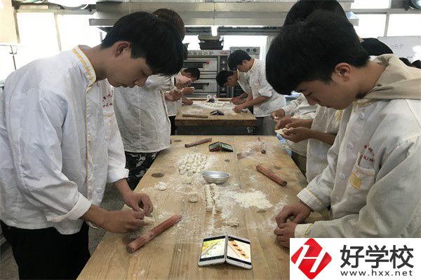 懷化中專學費是多少？有什么資助政策？