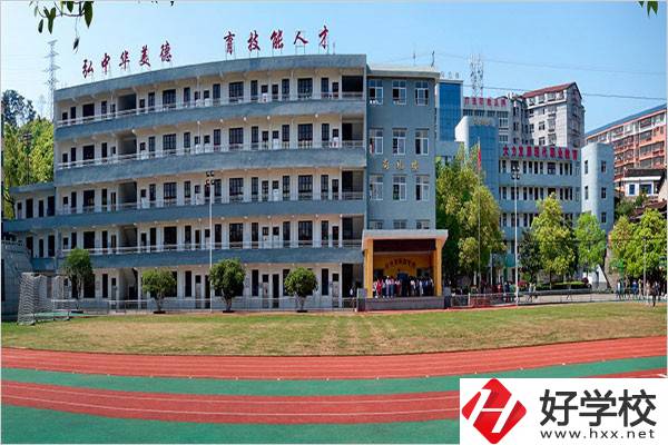 懷化市旅游學校是公辦的嗎？學費情況怎么樣？