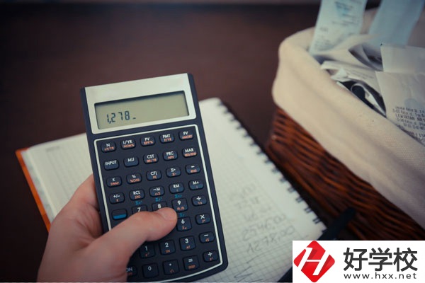 想在長沙學會計專業，哪些中專學校好?