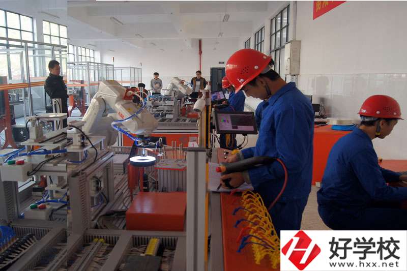 衡東縣職業中專學校實訓室