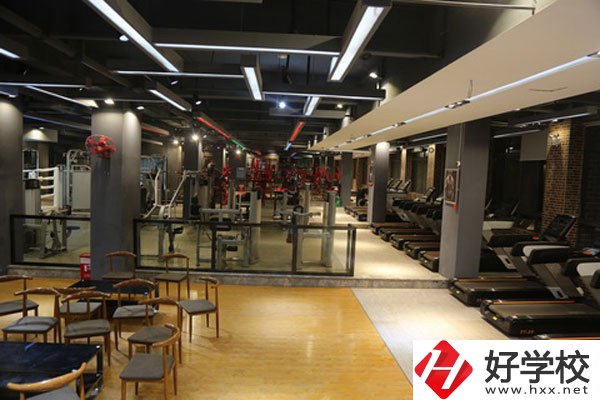 湖南懷化商業學校是中專嗎？學校環境好不好？