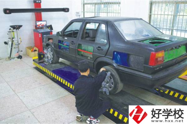 湖南兵器工業高級技工學校實訓室