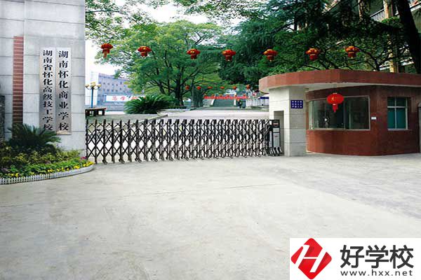 懷化哪所中專學?？梢詫W中餐烹飪專業？有哪些課程？
