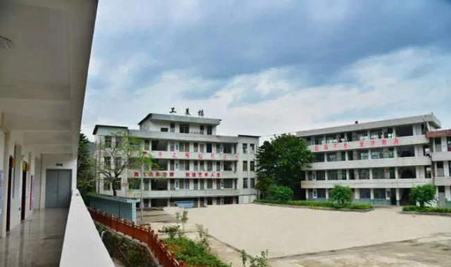 安溪陳利職業中專學校校園一角2