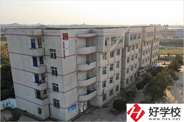 湘潭有開設航空服務專業的中職學校嗎？學費是多少？