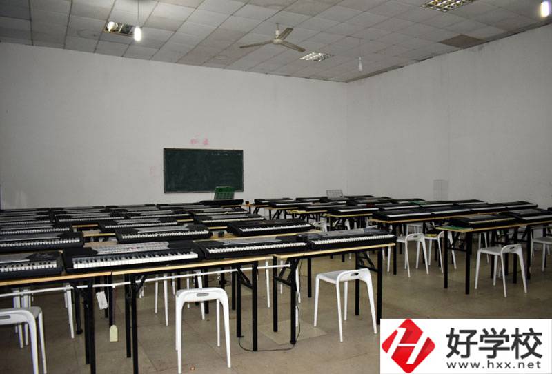 益陽電腦美術職業學校音樂實訓室