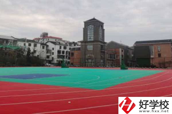長沙科技工程學校有什么招生專業？學費貴嗎？