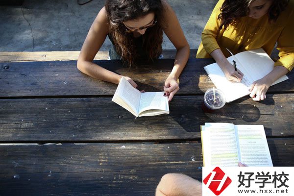 在懷化有什么職?？梢詫W習幼師？好不好？