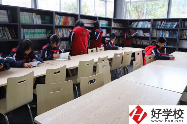 長沙融城理工職業中專學校圖書館