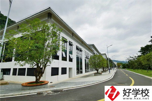 張家界公辦職高有哪幾所？一年學費多少？