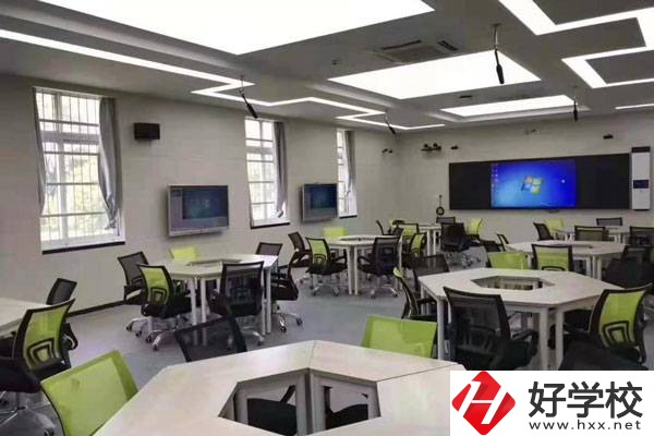 安鄉縣職業中專學校實訓室