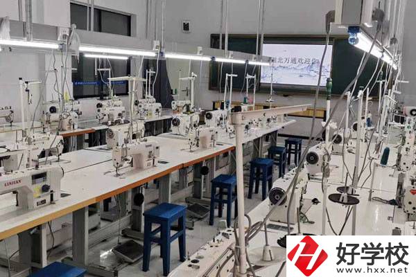 臨湘市湘北職業技術學校實驗室