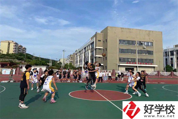 郴州市城市經濟職校的管理嚴格嗎？