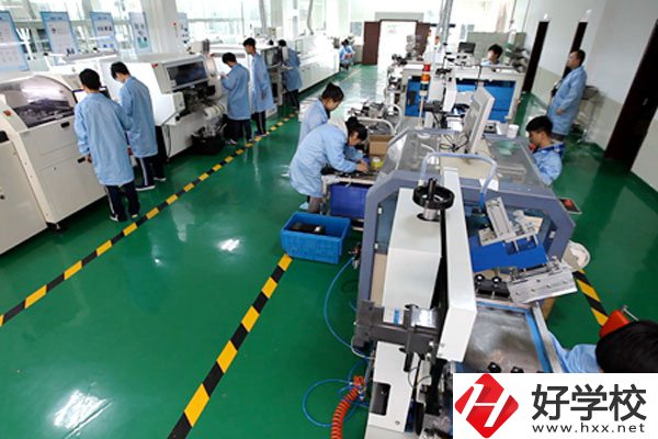 長沙市電子工業學校實訓室