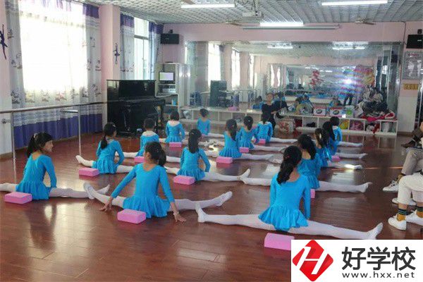 郴州市城市經濟中等職業技術學校實訓室