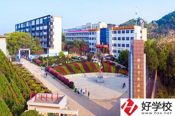 邵東職業中專大門