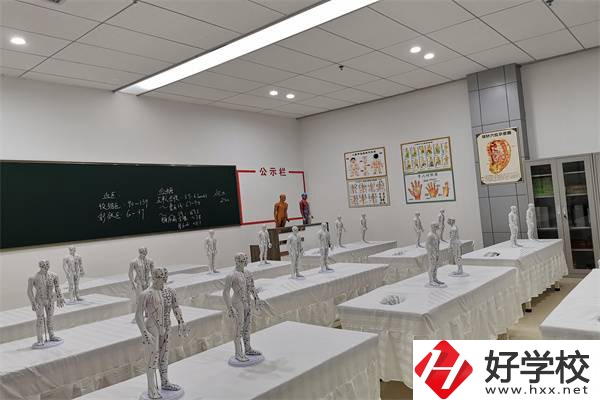 婁底衛校招初中生嗎？學費貴嗎？